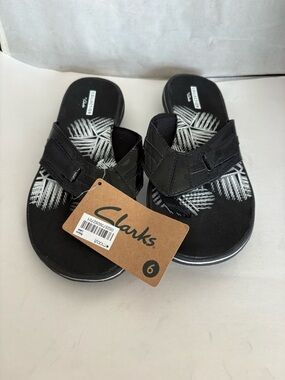 Clarks Black Flip Sandals with Palm-Print Insole 6
